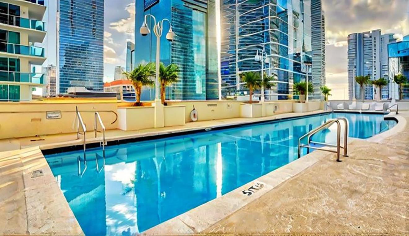 Elegant Centric Vibrant Pool Jacuzzi Free Parking Lejlighed Miami Eksteriør billede