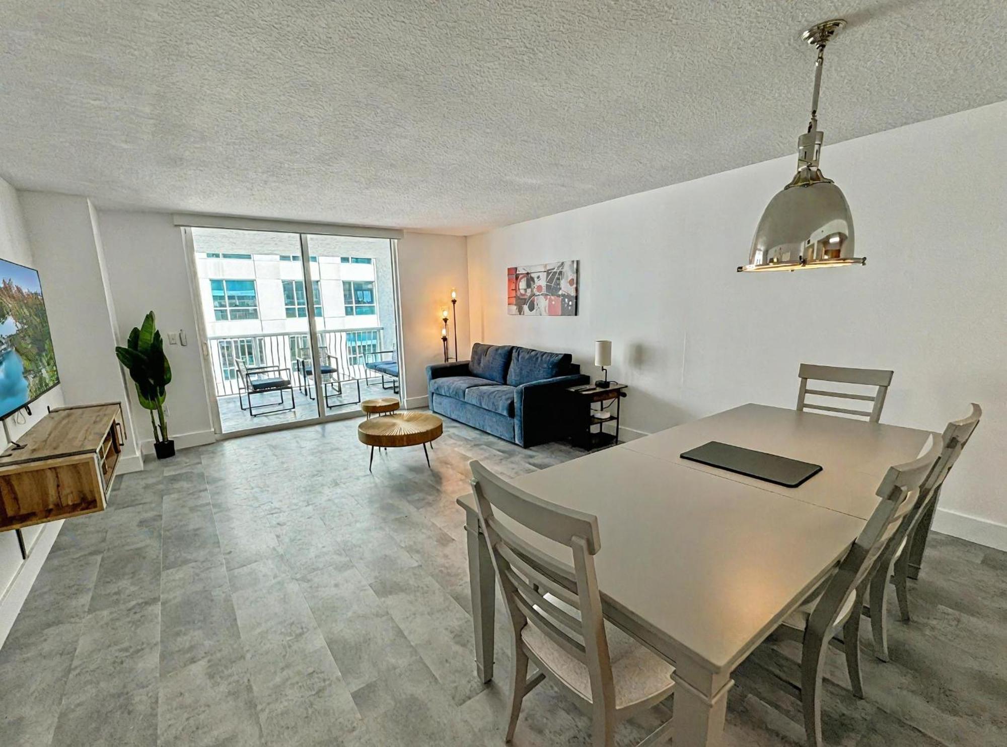 Elegant Centric Vibrant Pool Jacuzzi Free Parking Lejlighed Miami Eksteriør billede
