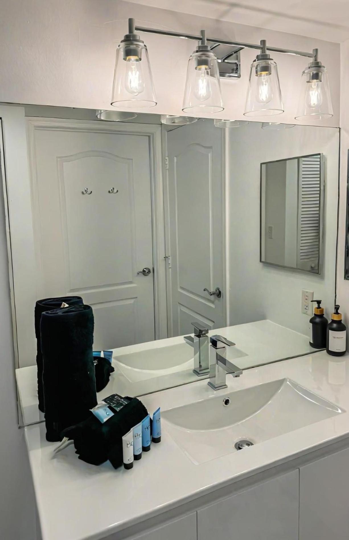 Elegant Centric Vibrant Pool Jacuzzi Free Parking Lejlighed Miami Eksteriør billede