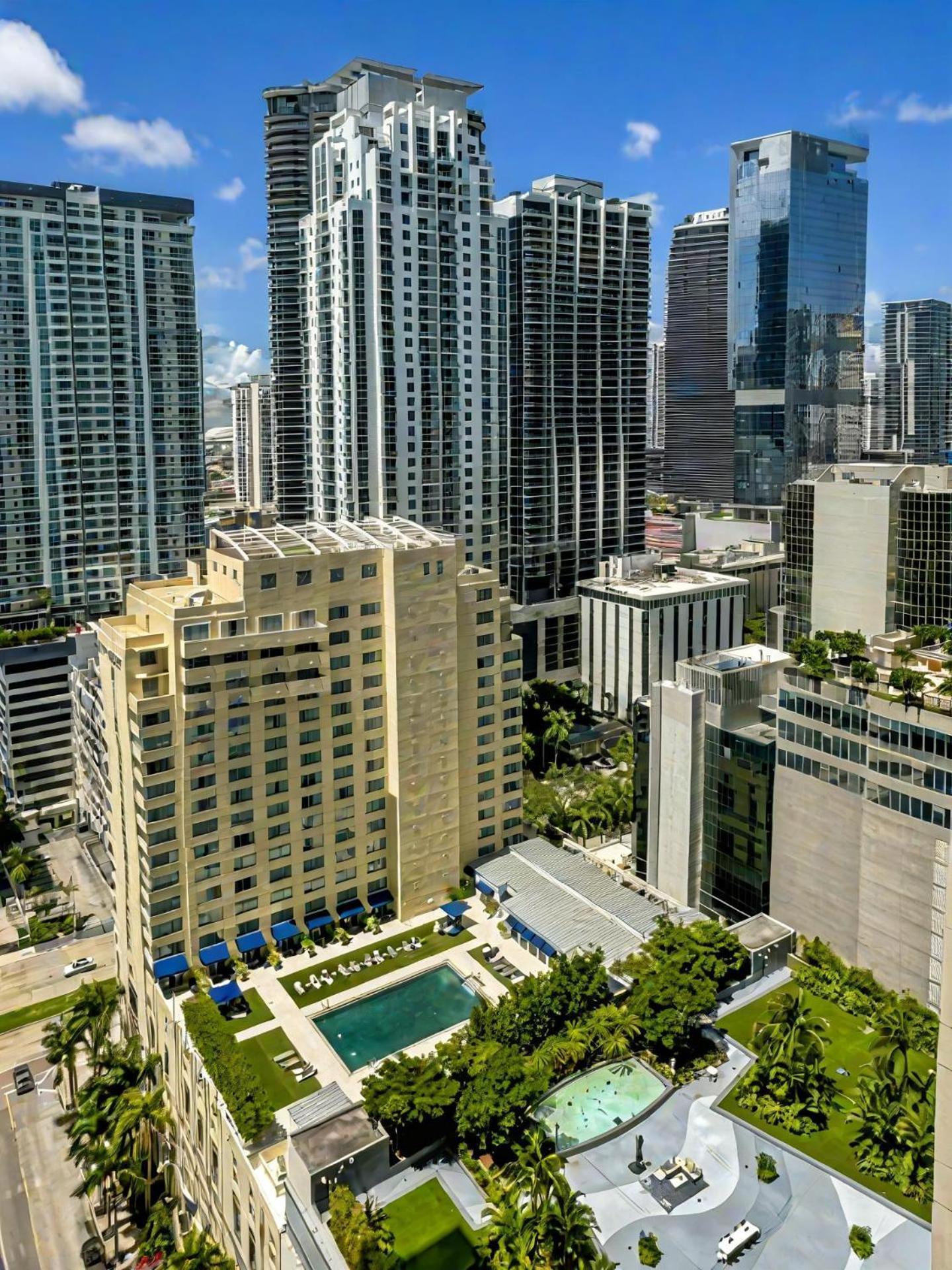 Elegant Centric Vibrant Pool Jacuzzi Free Parking Lejlighed Miami Eksteriør billede