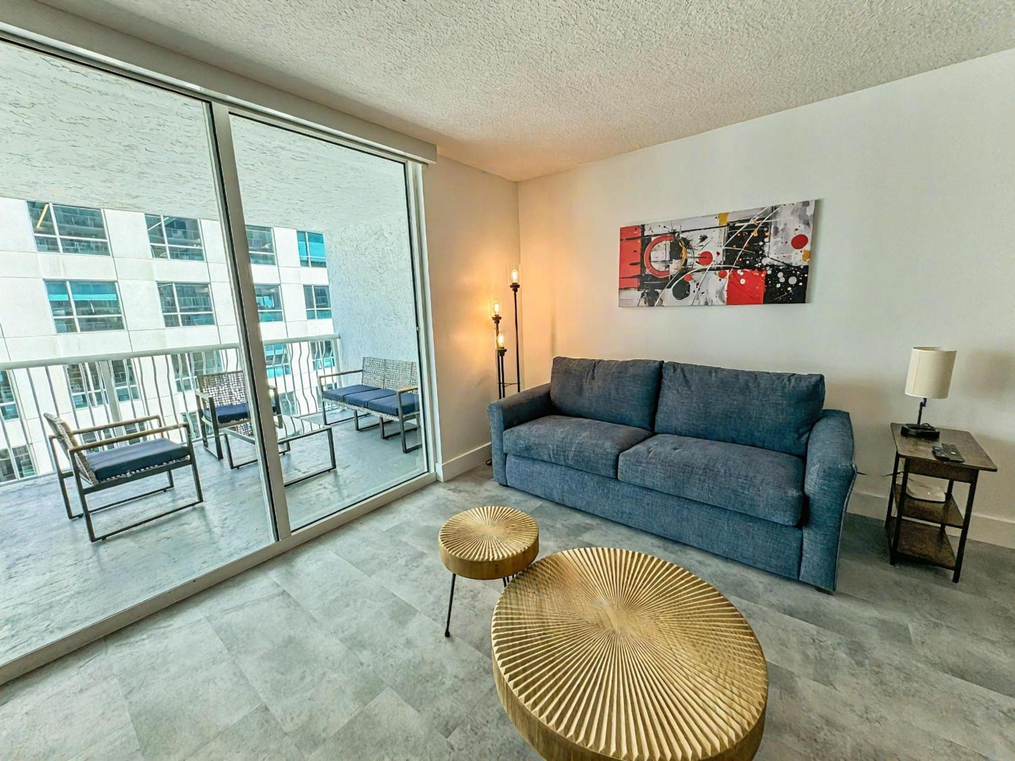 Elegant Centric Vibrant Pool Jacuzzi Free Parking Lejlighed Miami Eksteriør billede
