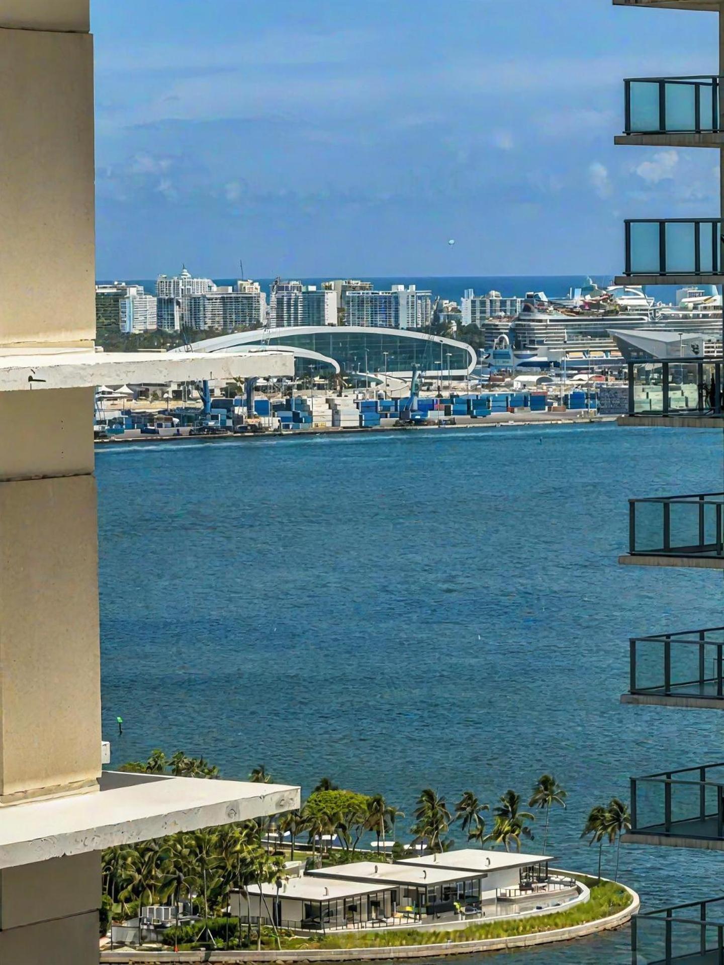 Elegant Centric Vibrant Pool Jacuzzi Free Parking Lejlighed Miami Eksteriør billede